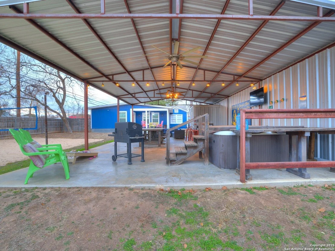 Photo of 337 W Hackberry St