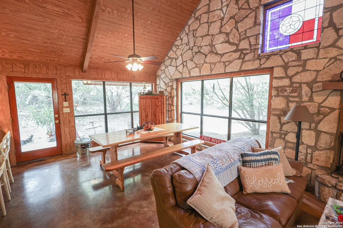 Photo of 1177 RIVER RD