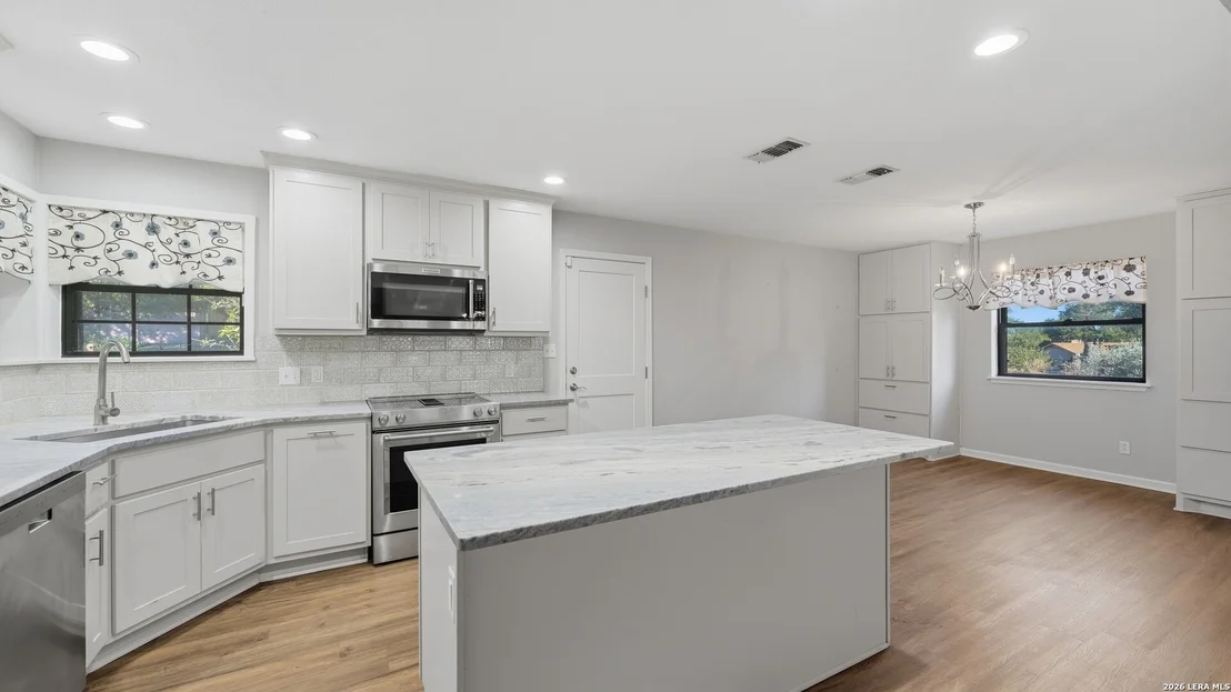 Photo of 132 W Outer Dr