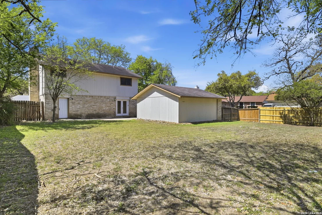 Photo of 2703 Red Tree