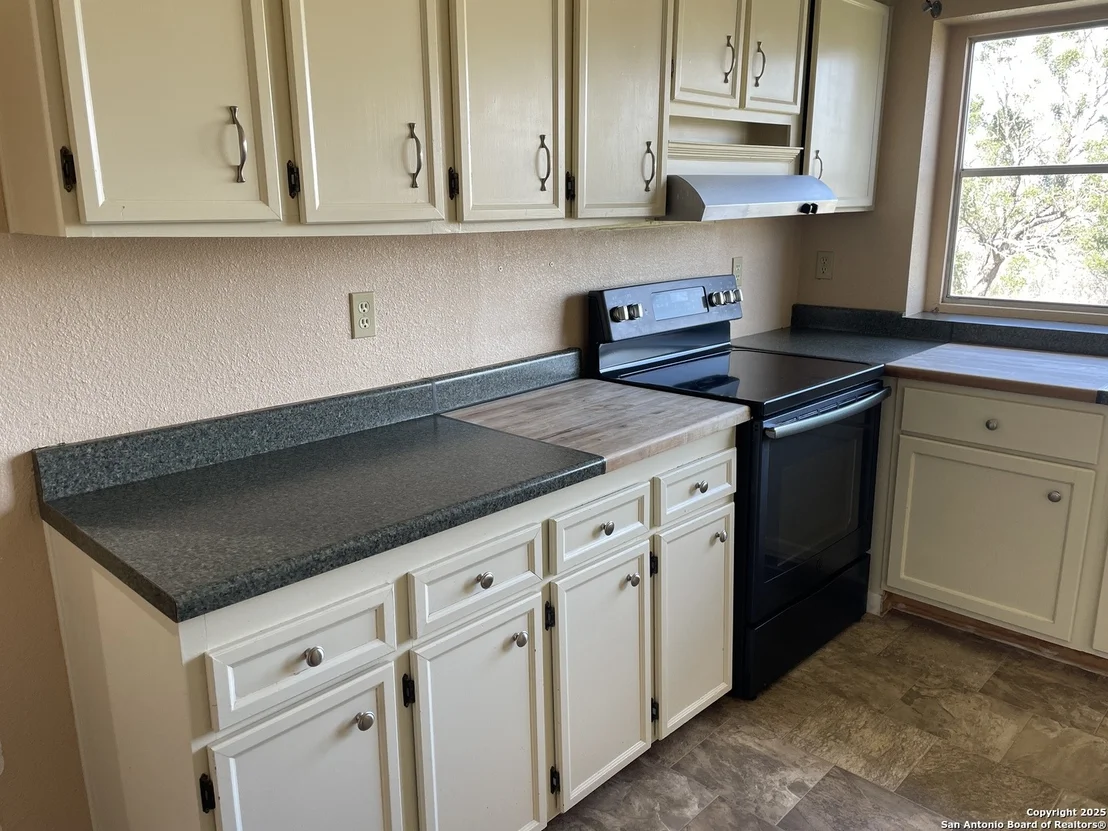 Photo of 914 COUNTY ROAD 4511