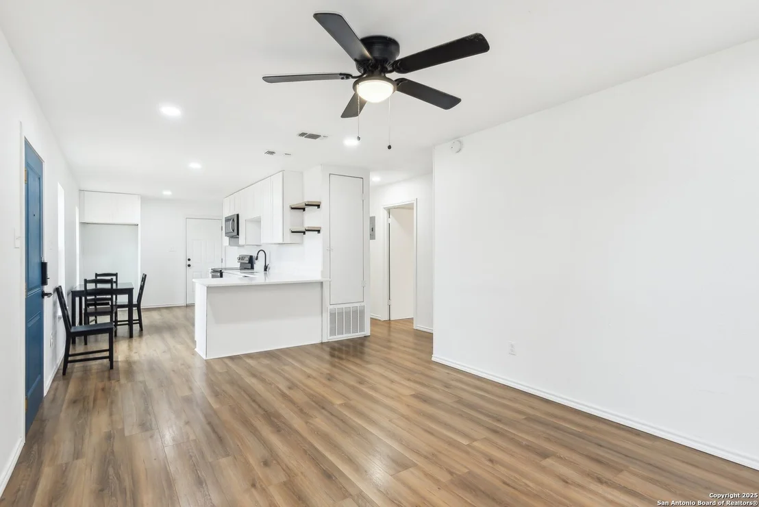 Photo of 843 Deely Place