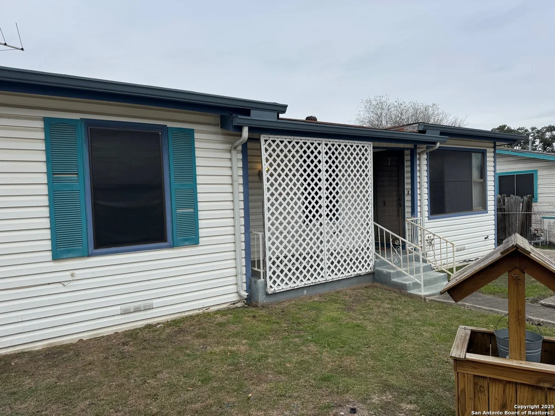 Photo of 347 Calle LA GLORIA