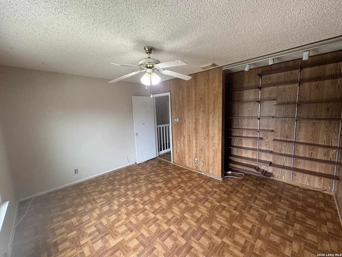 Photo of 7702 Chatsworth