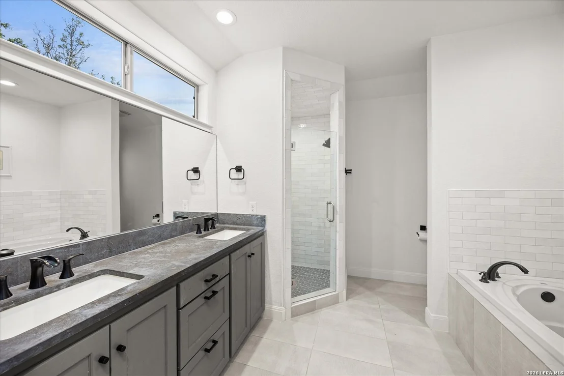 Photo of 429 Lakeview Blvd.