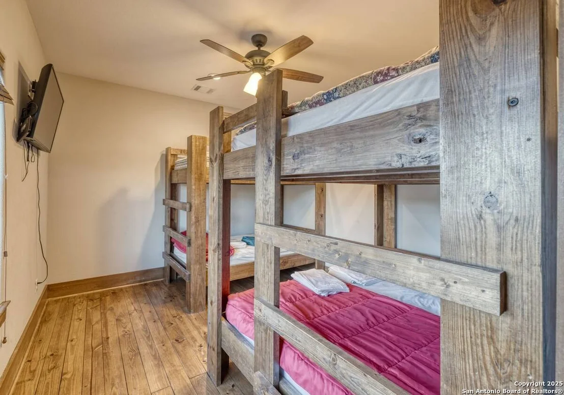 Photo of 1127 Mountain Valley