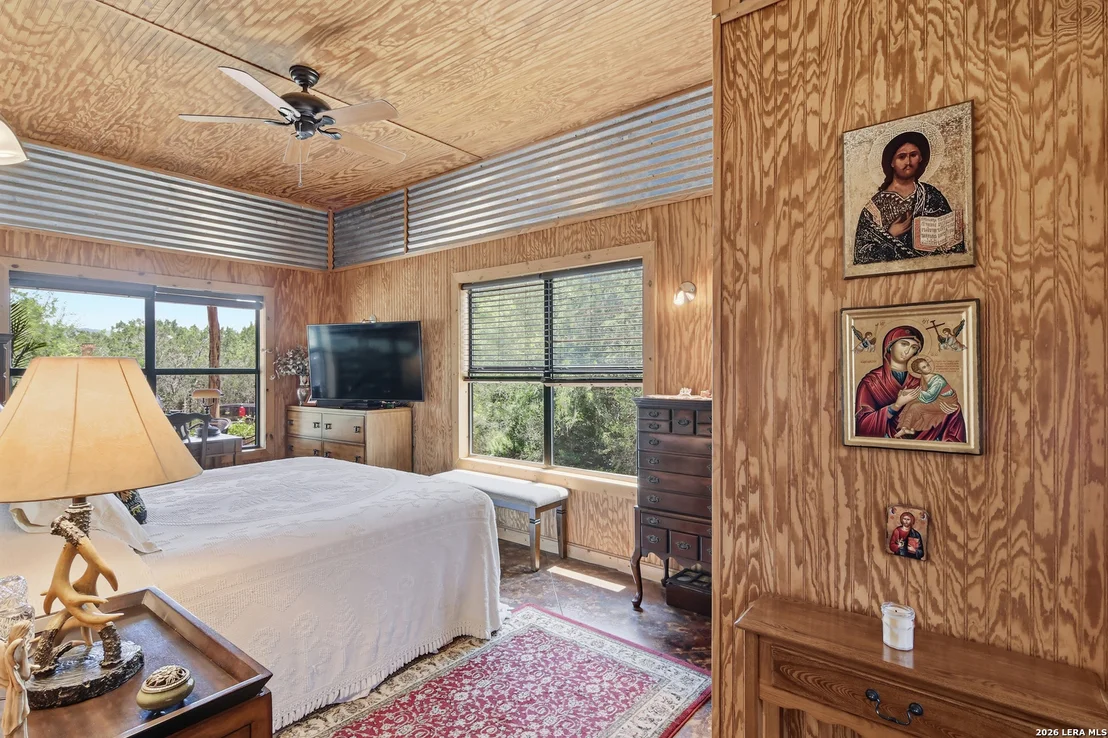 Photo of 423 KAHN RD