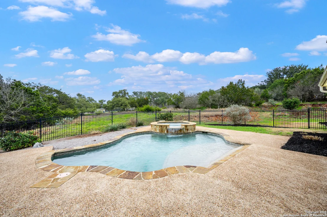 Photo of 832 oak bluff