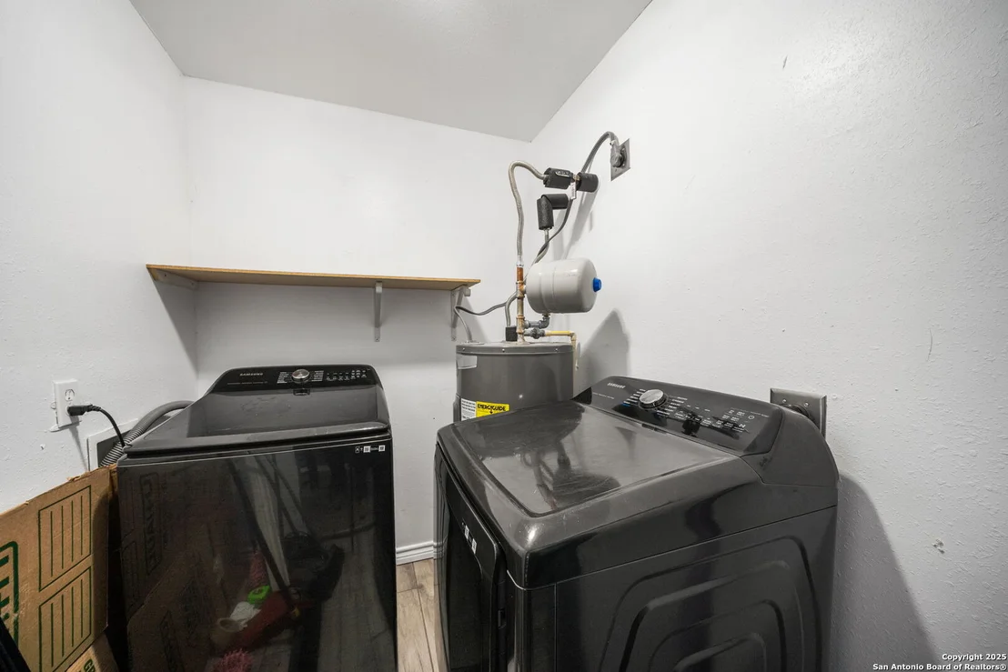 Photo of 915 Deely