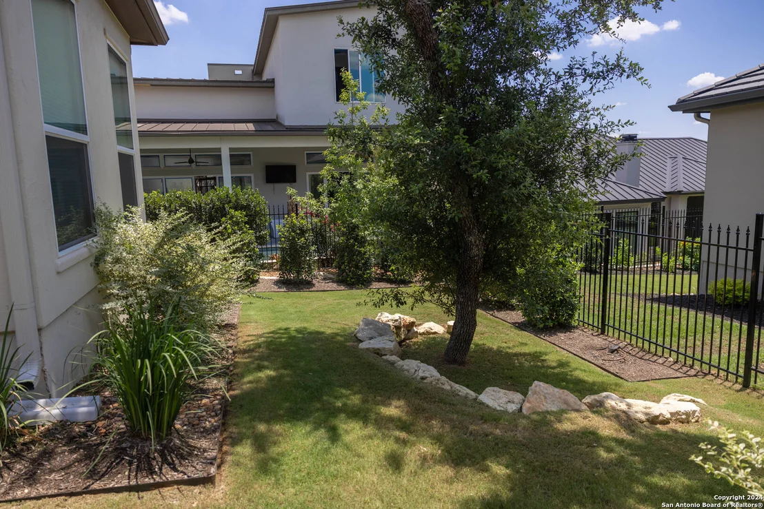 Photo of 7206 BLUFF RUN