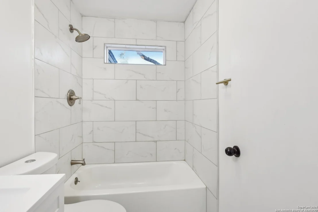 Photo of 843 Deely Place