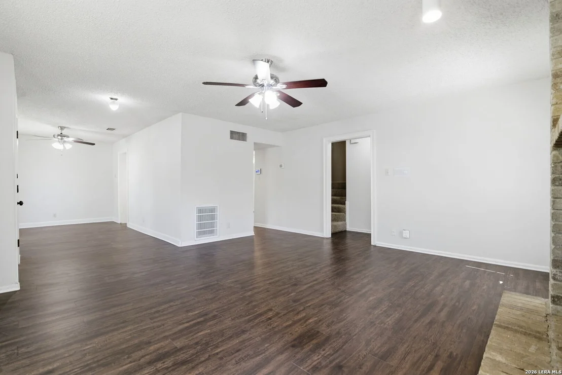 Photo of 2703 Red Tree