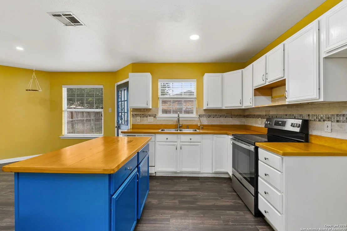 Photo of 5927 Tree View