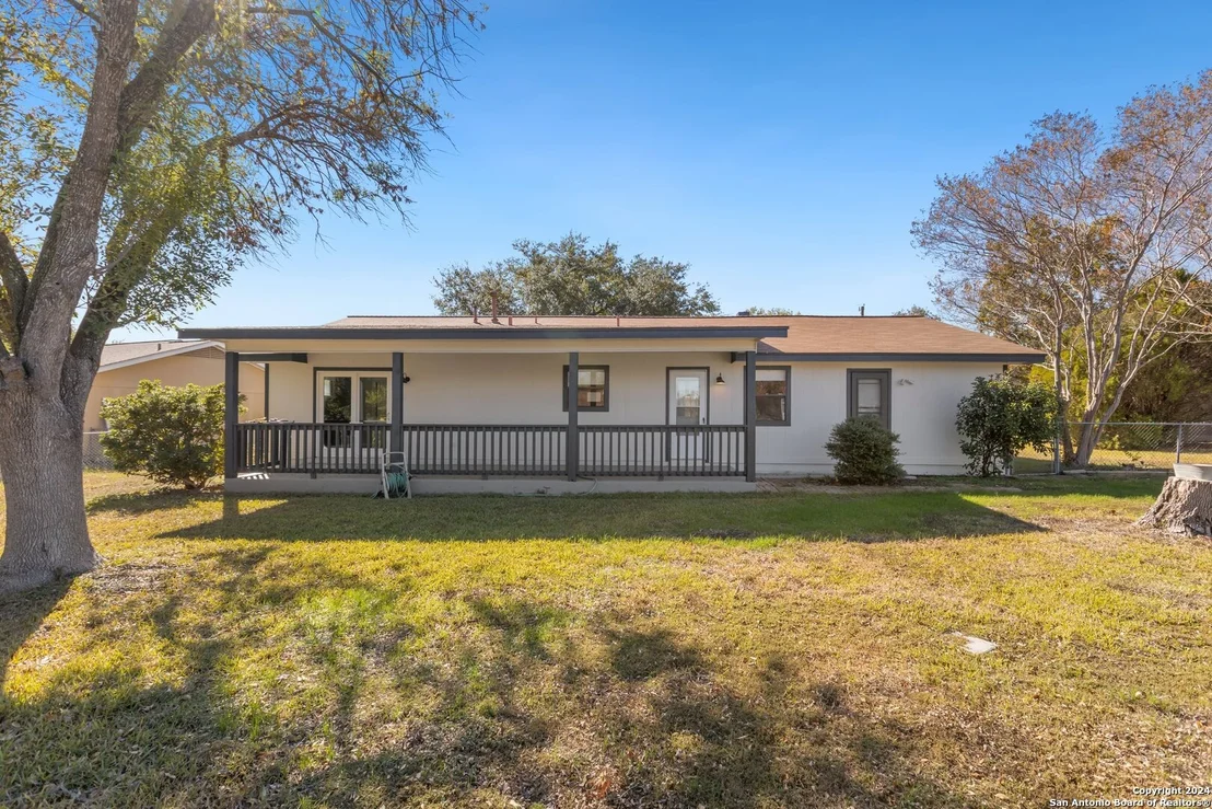 Photo of 8 ROSELAWN CIR