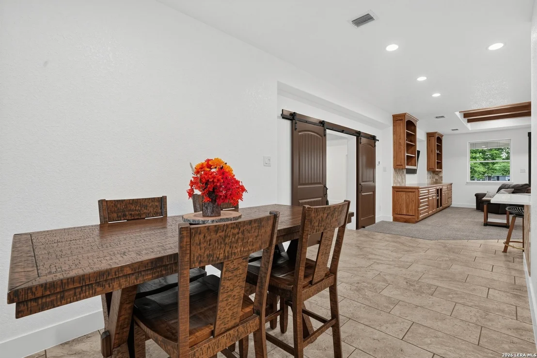 Photo of 105 OAK VIEW DR