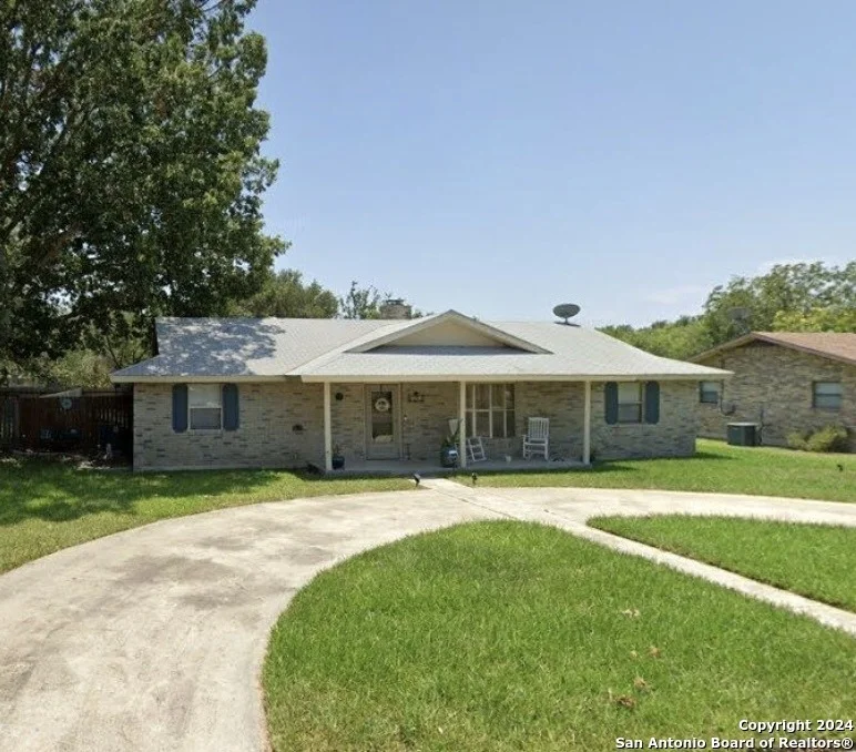 Photo of 125 N Bluebonnet