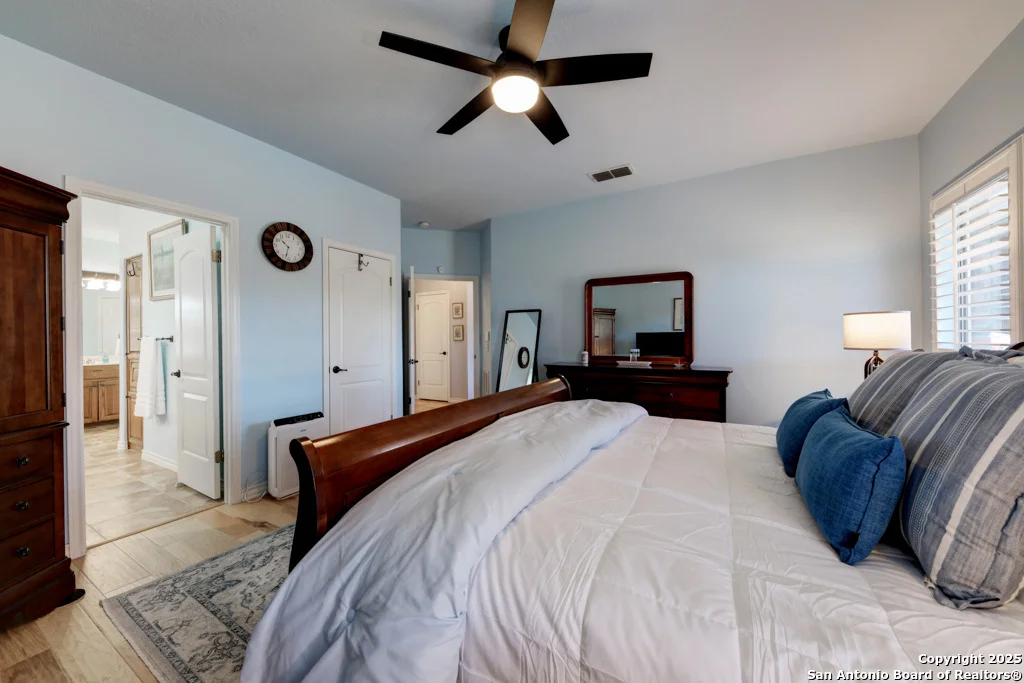 Photo of 2390 FRONTIER