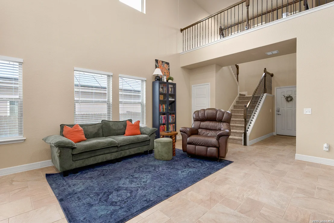 Photo of 617 COMMUNITY DR