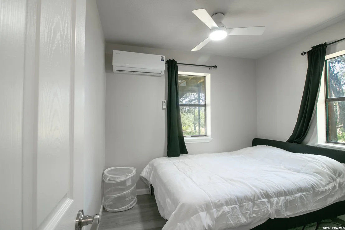 Photo of 582 Orbit Dr