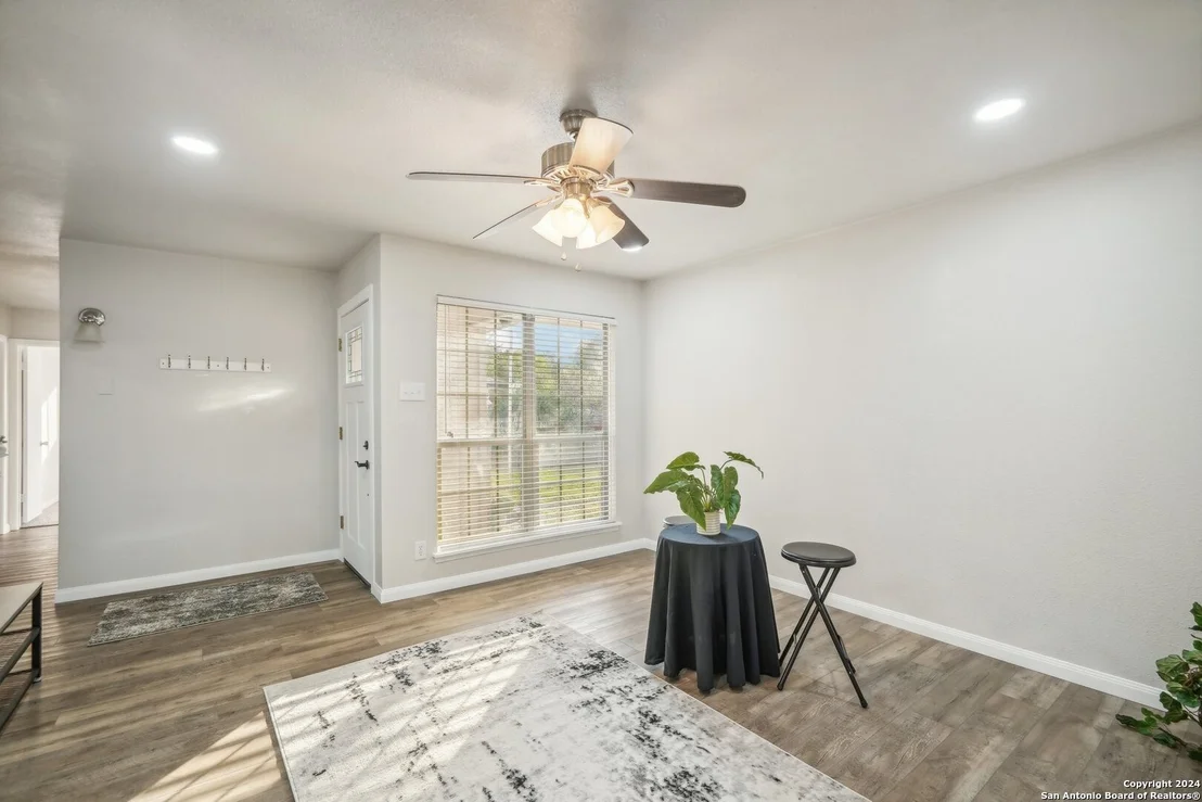 Photo of 717 MAPLE DR