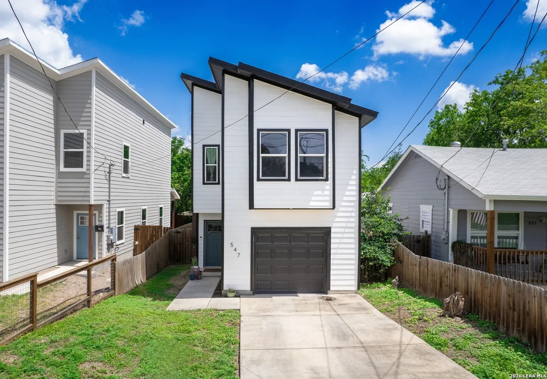 Photo of 547 Belmont