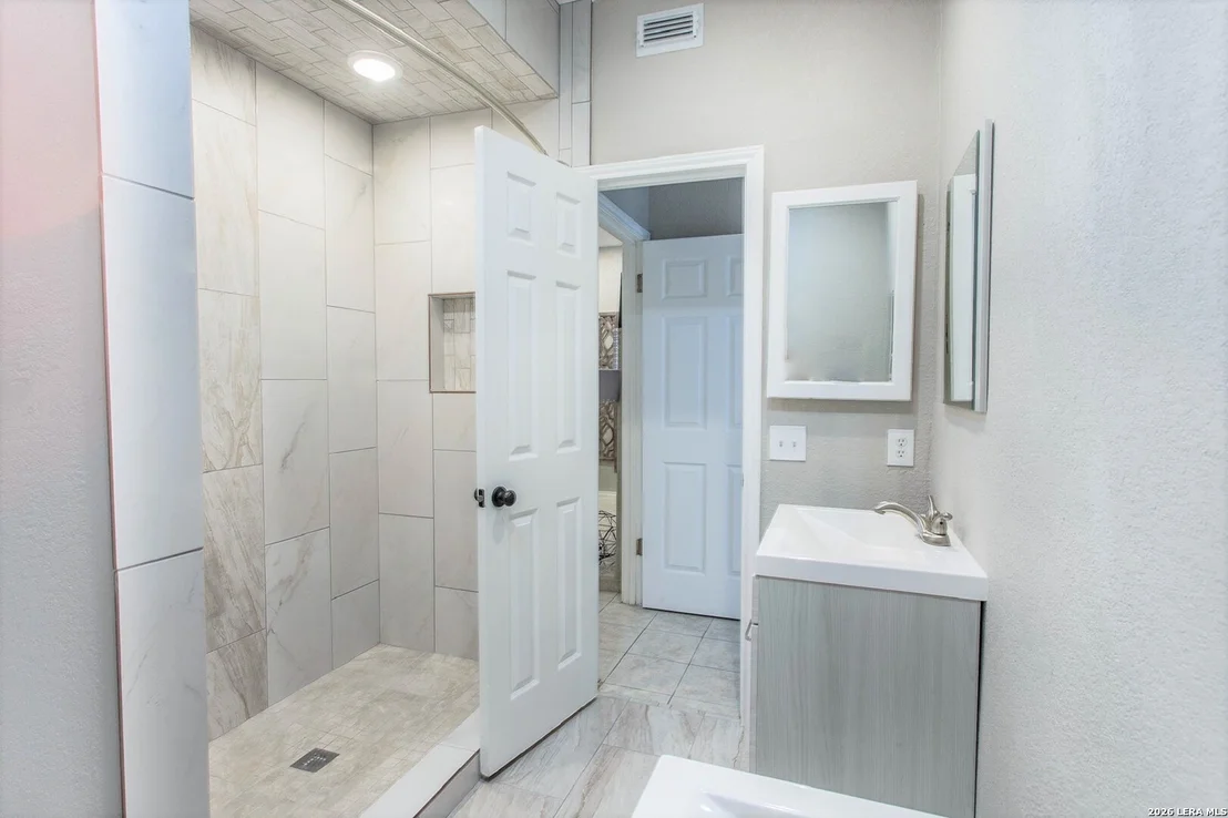 Photo of Unit 253 at 8633 DATAPOINT DR