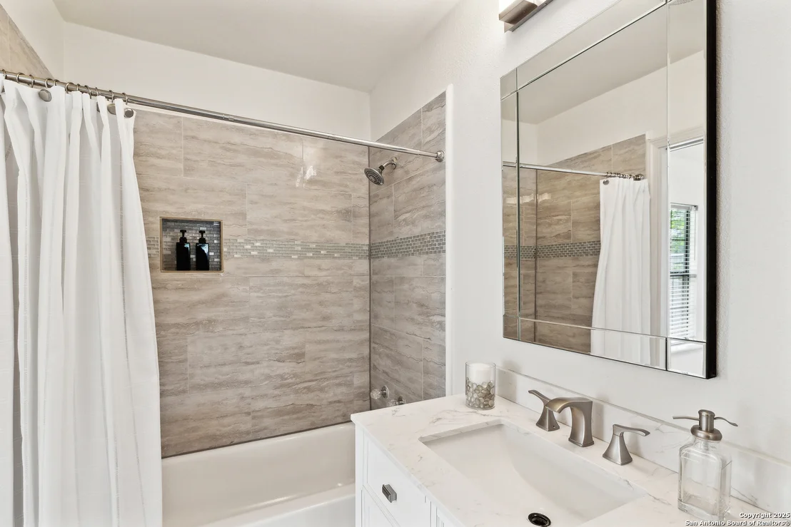 Photo of 630 Lovera