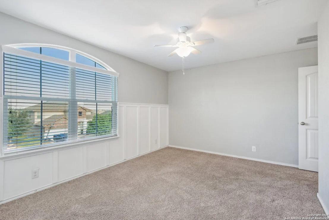 Photo of 429 KINGS WAY