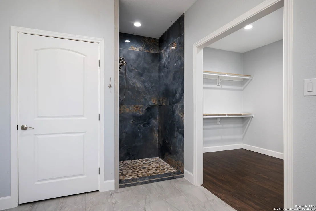Photo of 210 GLENTOWER DR