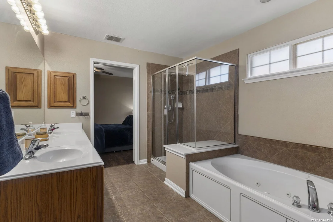 Photo of 266 MAIDSTONE CV