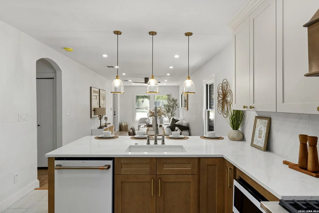 Photo of 219 THORAIN BLVD