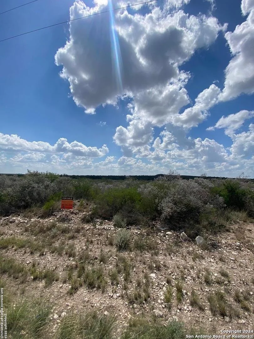 Photo of 105 LEGEND HILLS RD