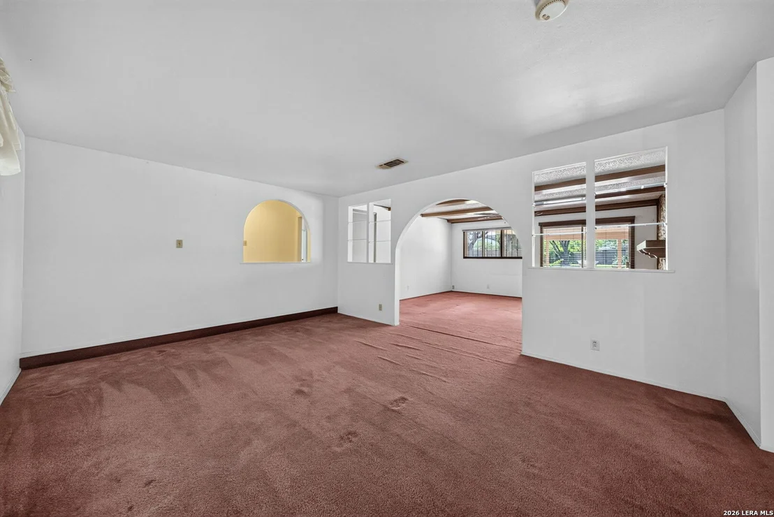 Photo of 105 DORIS DR