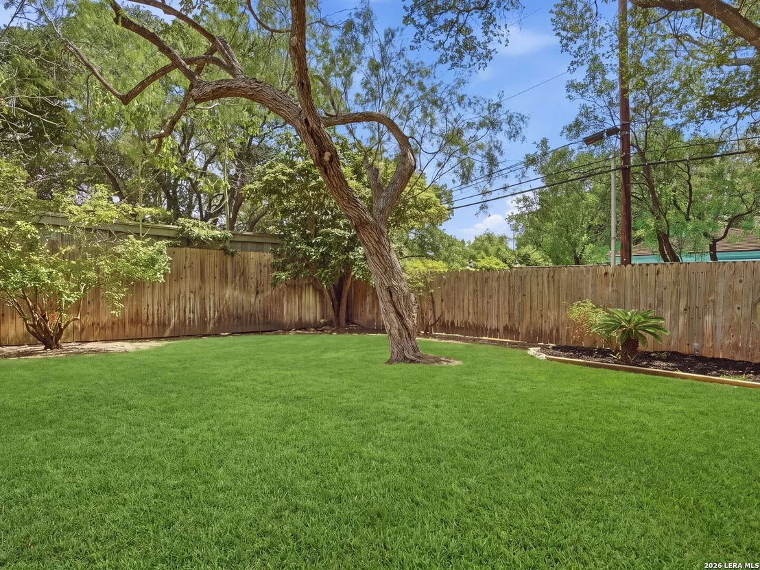 Photo of 122 LABURNUM DR