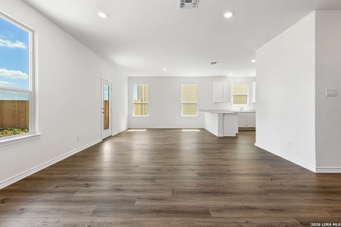 Photo of 13010 JEOPARDY AVENUE