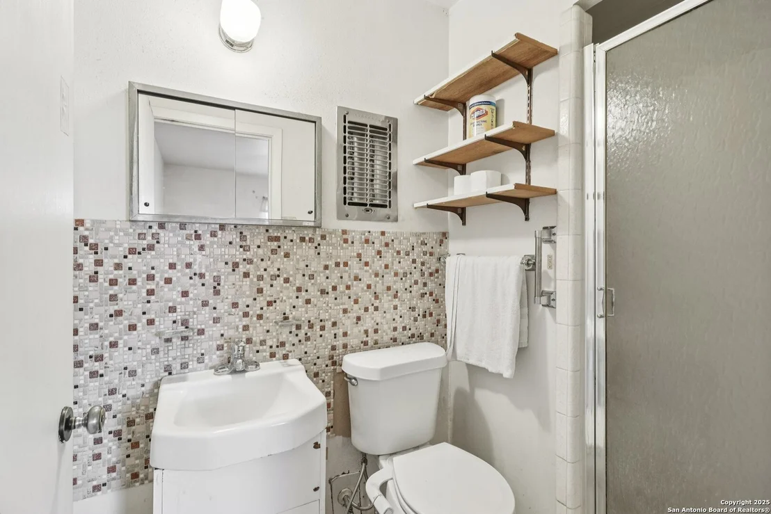 Photo of 5547 Middlefield Dr