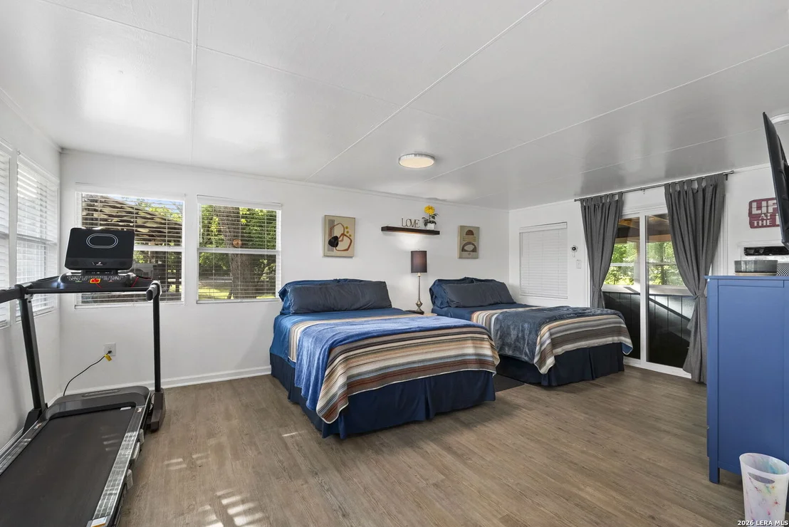 Photo of 669 Mary Blvd