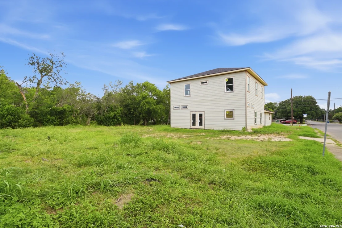 Photo of 939 W Harding Blvd
