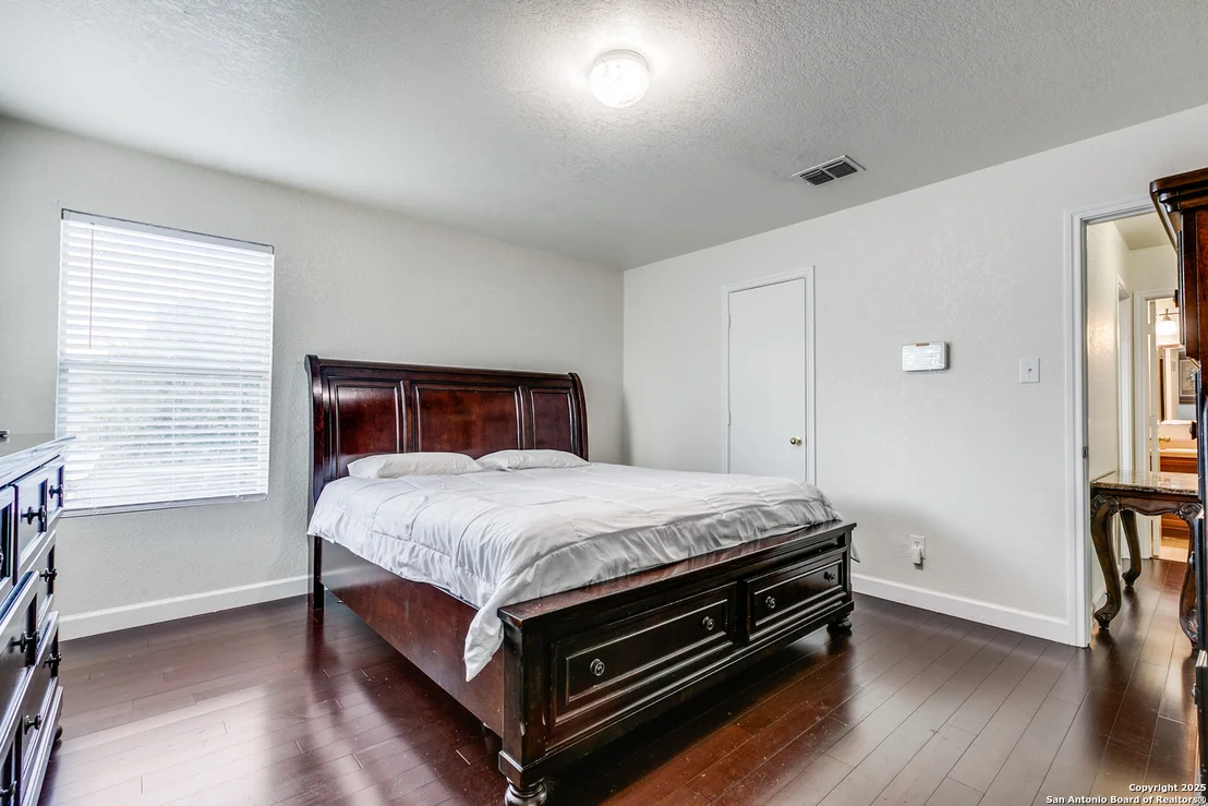 Photo of 902 Absolon Farm