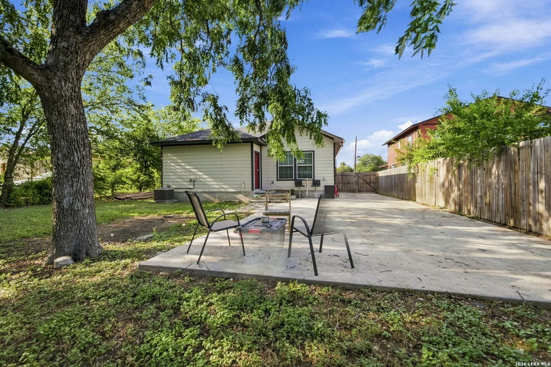 Photo of 212 W Baylor