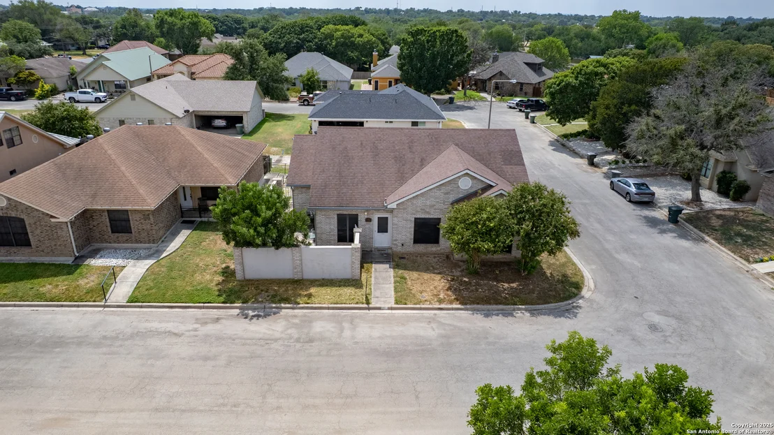 Photo of 6 Leona Heights