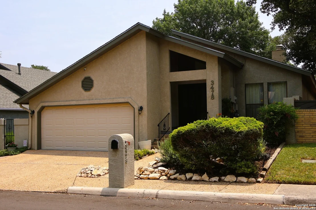 Photo of 3478 River Way