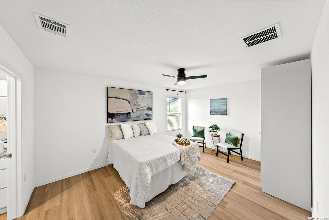 Photo of 822 COOK BND