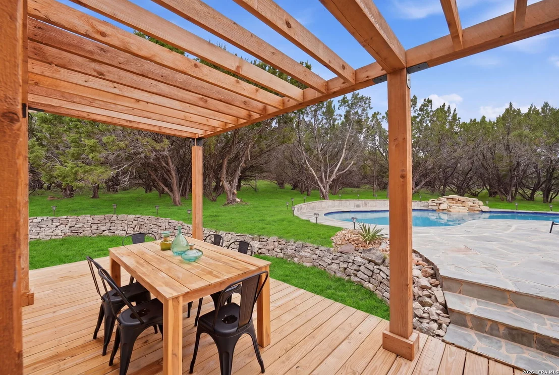 Photo of 150 LAKE VIEW DR