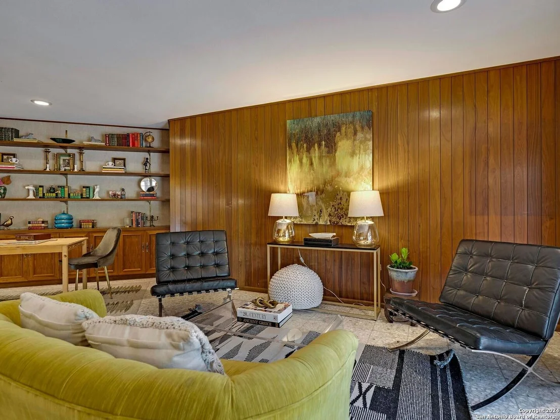 Photo of 108 LABURNUM DR