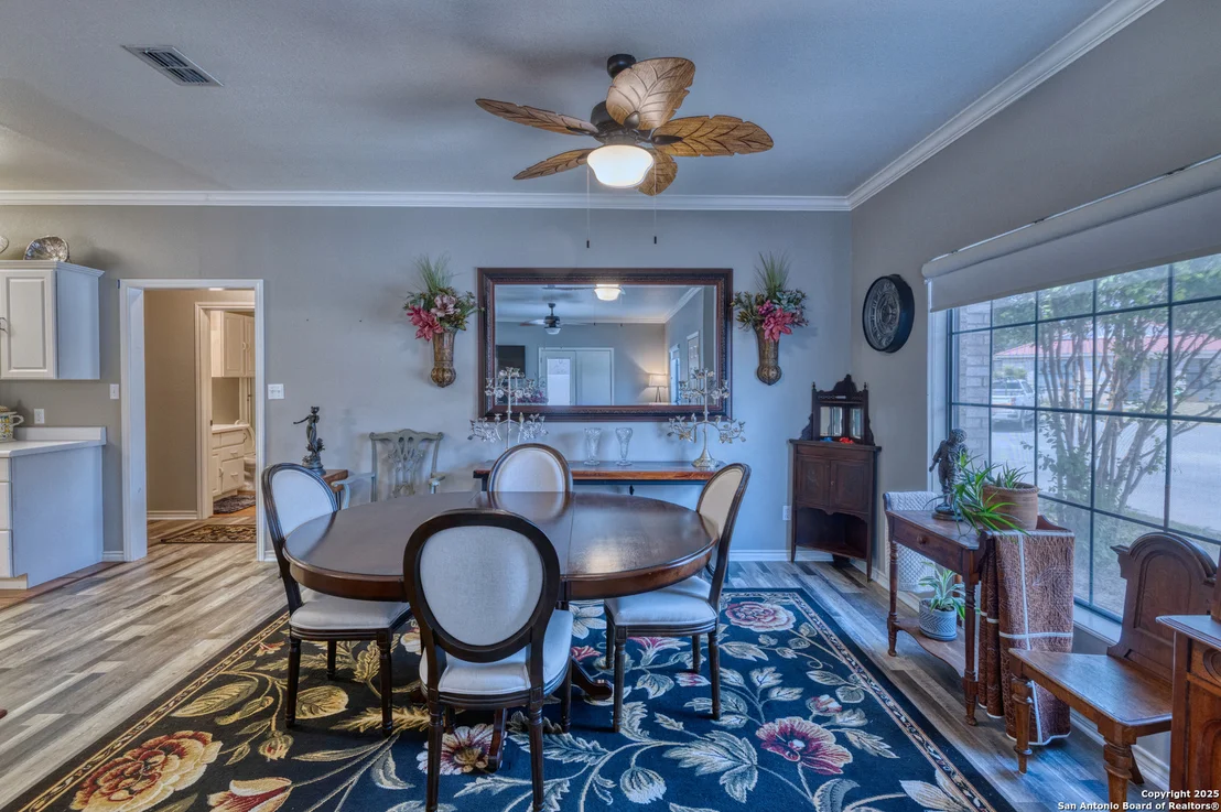 Photo of 6 Leona Heights