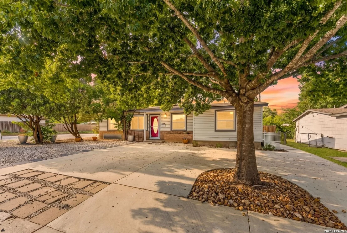 Photo of 359 Pilgrim Dr