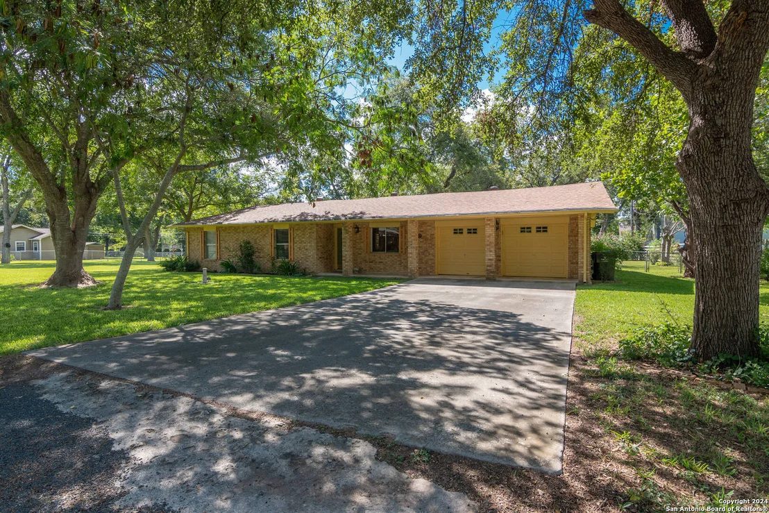 Photo of 129 NUECES LN