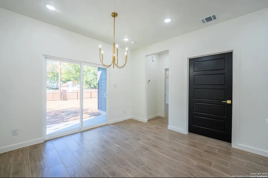 Photo of 229 Colonial Ln