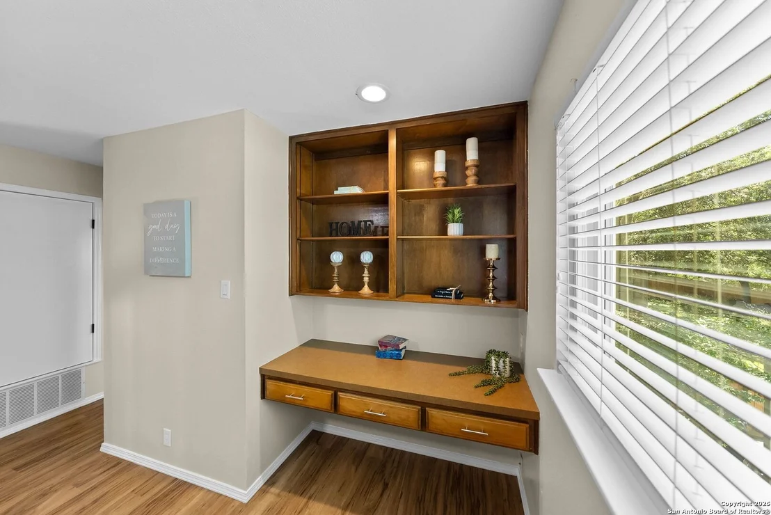 Photo of 15251 Oak Spring